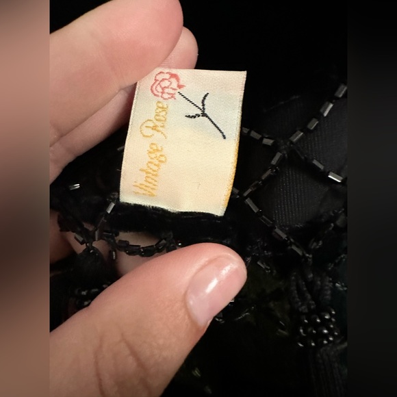 Shall, opera-fancy, textured, peacock design. - Picture 8 of 10